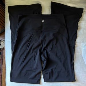 Lululemon Groove Super-High-Rise Flared Pant 
Nulu